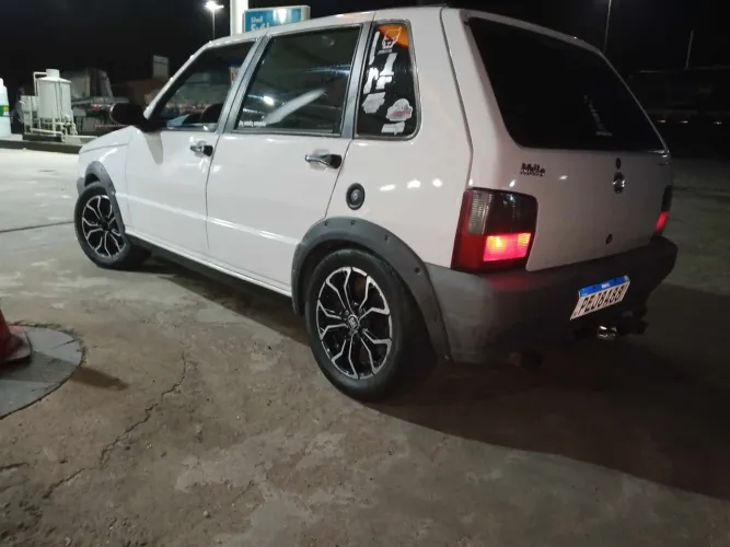 Fiat Uno Mille Celeb. WAY Econ. 1.0 F.flex 4P 2011
