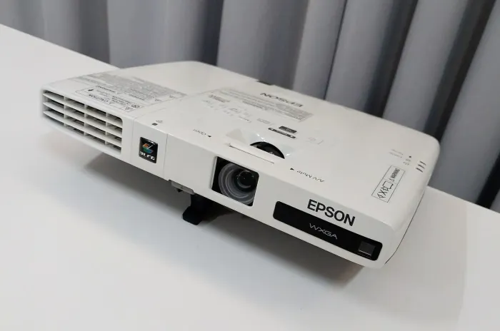Projetor Epson 1775W HD NATIVO SUPORTA FULL HD ULTRA SLIM
