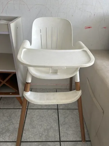 Cadeira de alimentação infantil