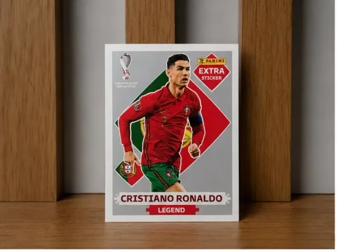 Figurinha Legend extra Sticker prata do Cristiano Ronaldo de 2022