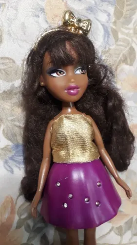 BRATZ SASHA MGA FNK GLOW ANO 2012 COM ACENDIMENTO DE LUZES