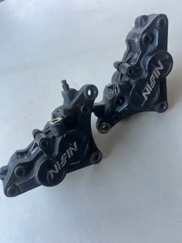 Pinça de freio dianteira Direita e esquerda Suzuki Rf 900 93/99 Original