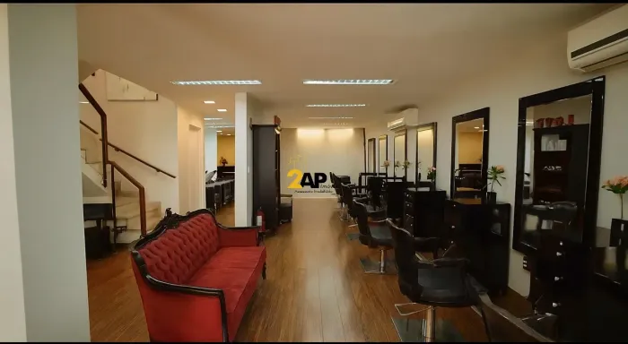 Casa Comercial para Locação em Moema, São Paulo-SP: 6 Salas, 3 Banheiros, 2 Vagas de Garag