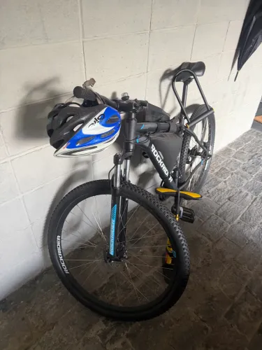 Bicicleta Rockrider Aro 29 + kit: cadeado, capacete, bomba, sino, bolsa