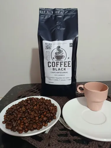Café em grãos torrados ou moido na hora cofffe black 1 kg