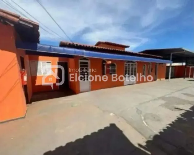 Casa Comercial para Aluguel no Bairro Presidente Roosevelt, Uberlândia