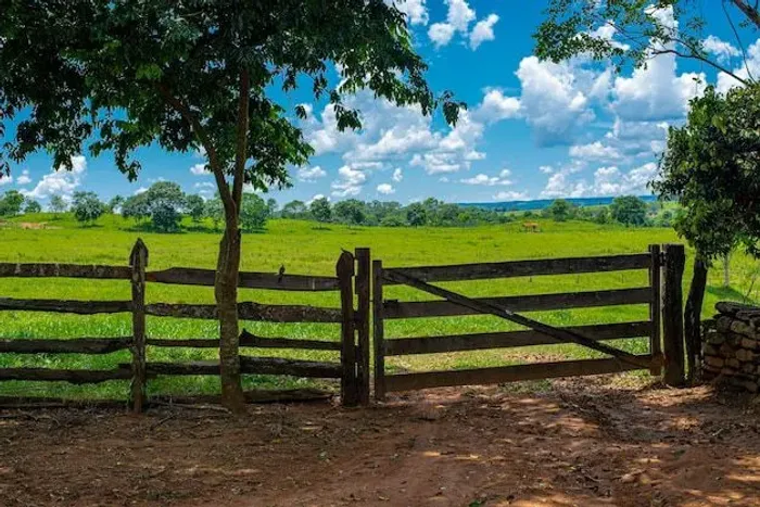Procuramos serviço de caseiro