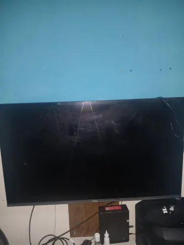 Tv 43 polegadas tem 5 meses de uso infelizmente meu filho jogou um brinquedo
