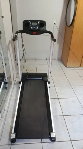 Esteira zera em ótimo estado, ocupa pouco espaço.