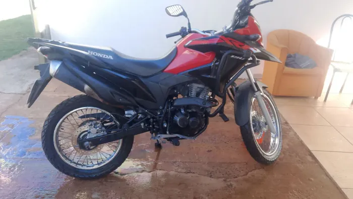 Moto em bom estado de conservação, revisada sou a 2 dona .