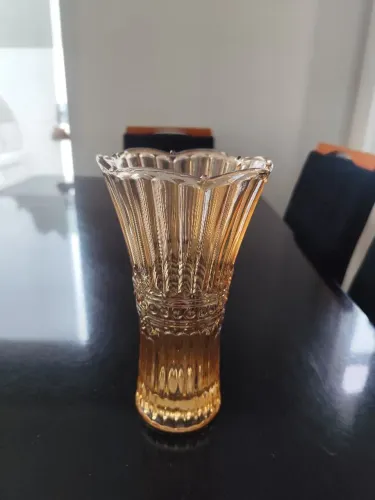 Vaso decorativo em âmbar 