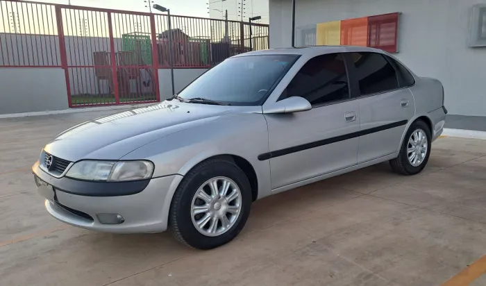 Chevrolet Vectra CD 2.2 16V / 2.0 16V Mec./aut. 1999