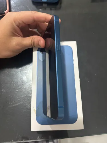 iPhone 13 128GB Azul com defeito na câmera 0.5x