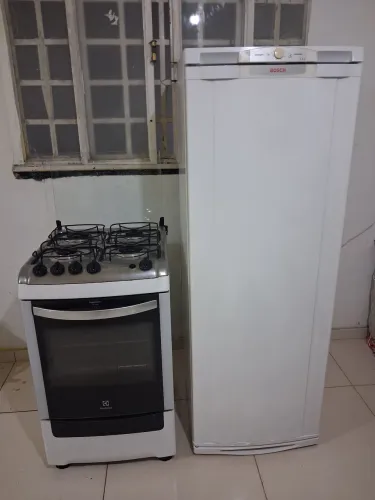 Geladeira e Fogão, usados mas funcionam. Entrego.