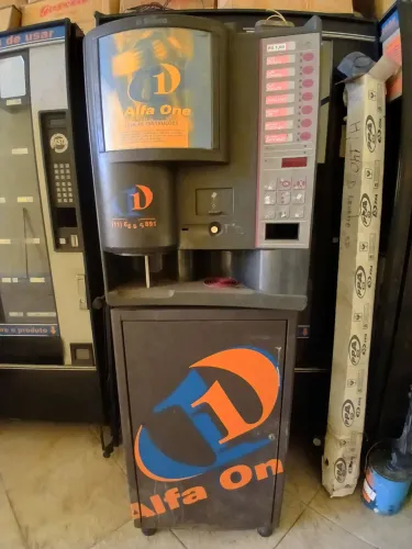 Maquinas machine usada .. salgados , refrigerante, cafés 