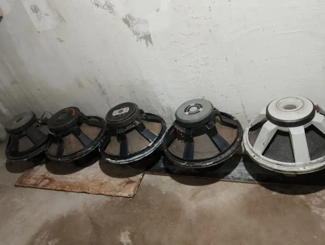 Vendo 10 fone de 18 polegadas
