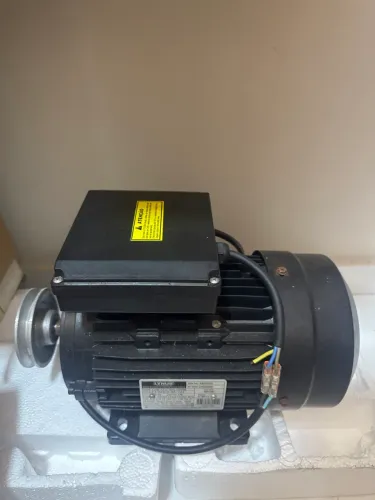 Motor Elétrico Lynus 3CV 2,2kW Monofásico Bivolt 127/220V 4P 1700rpm IP55 - YL100L1-4