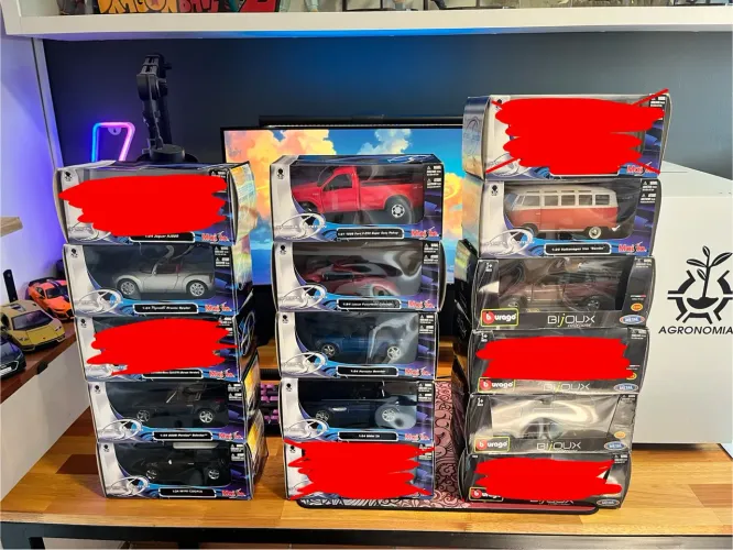 Miniaturas de carro 1:24 da marca Maisto e Burago
