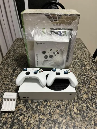 Xbox Series S em perfeito estado
