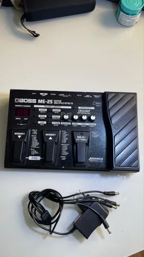 Pedaleira Guitarra BOSS ME-25