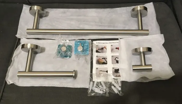 Acessórios p/ Banheiro, Cabide, Toalheiros e Papeleira - Kit com 5 Peças Prateado - NOVO