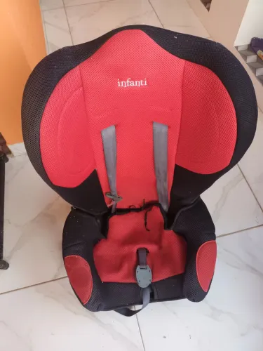 Cadeira infantil p carro.  
