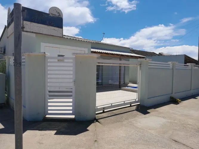 CASA COM PISCINA NA PRAIA DA BARRINHA