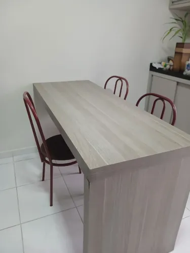 Mesa de parede com 3 cadeiras 