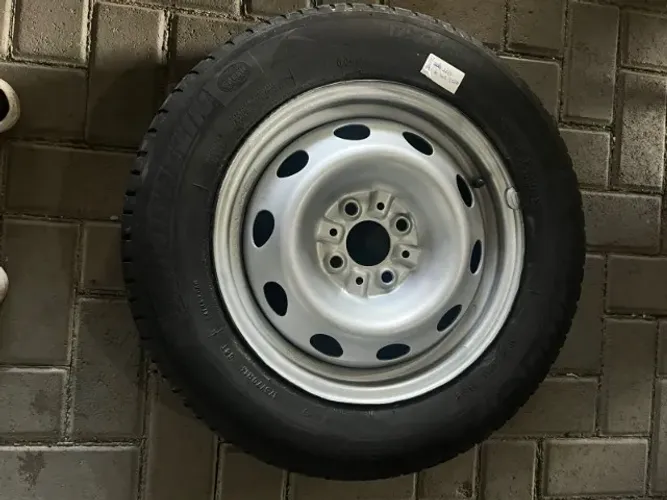 RODA COM PNEU 175/70/14R FIAT STRADA 2015 ORIGINAL