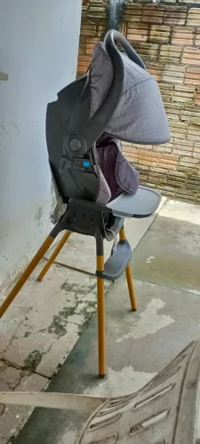 Vendo Berço, 400 Cadeira alimentação 250 e Bebê conforto 200.