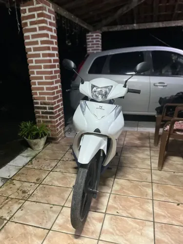 Moto impecável
