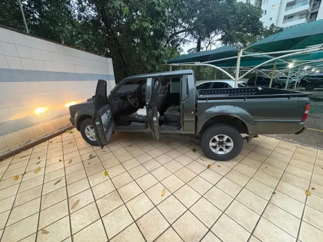 Mitsubishi L200 GLS 2.5 4X4 CD Diesel 2002
