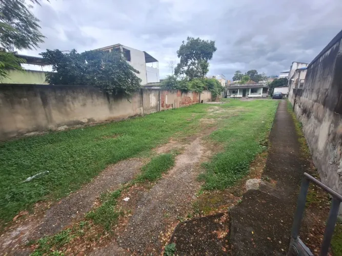 Área comercial / Terreno para venda, 1.300m, atrás do Guanabara de Irajá.