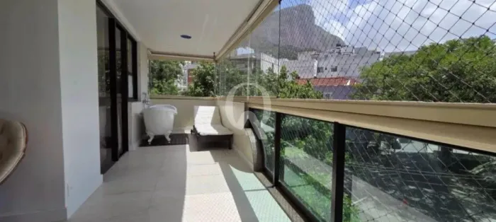 Apartamento Jardim Botânico com 3 quartos, 1 suíte, 2 banheiros e 1 vaga de garagem