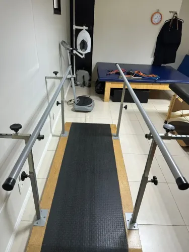 Plataforma Barra Paralela para Fisioterapia
