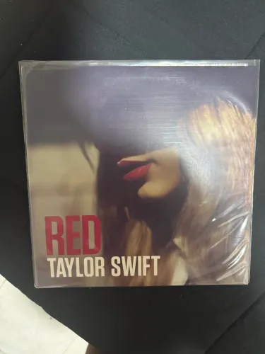 TAYLOR SWIFT RED VINIL