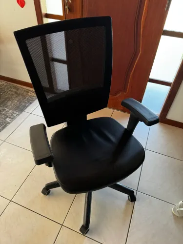 Vendo cadeira de escritório