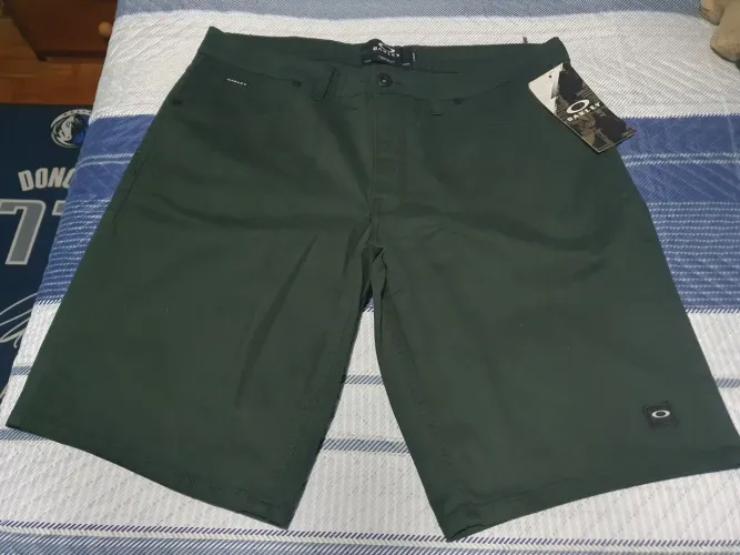 Bermuda Oakley Original tam 46 Nova Zerada na Etiqueta. Linda!