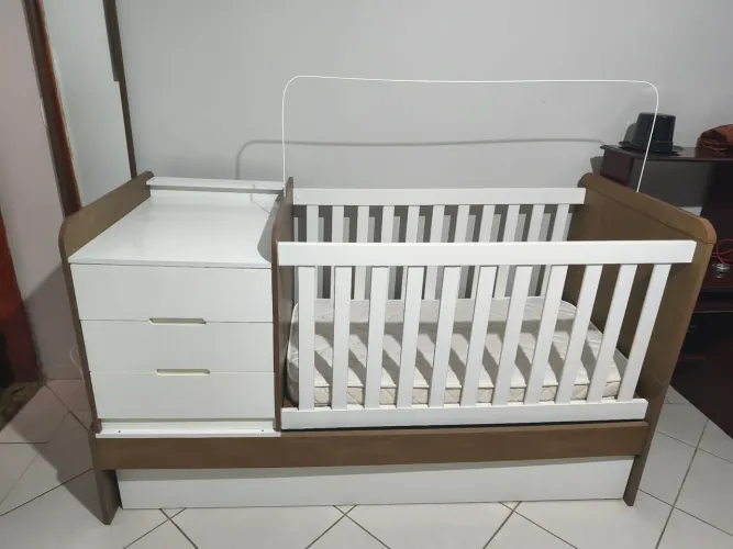 Berço com cama auxiliar