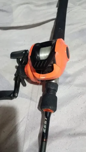Vara de pesca mais carretilha