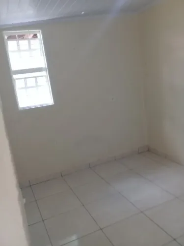 Alugo casa pequena