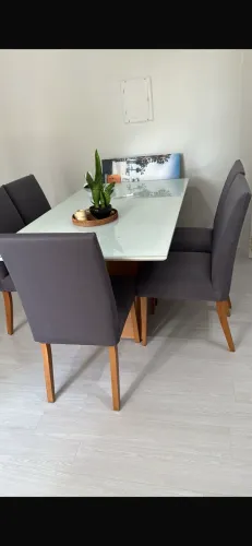 Mesa de Jantar com Seis Cadeiras