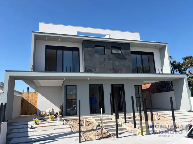 Casa Com Piscina à Venda em Daniela - Florianópolis - SC