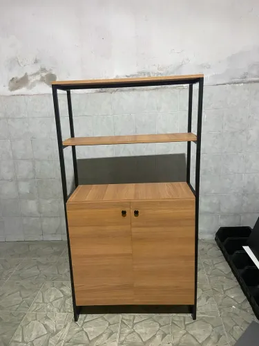 Estante em metalom e mdf freijó