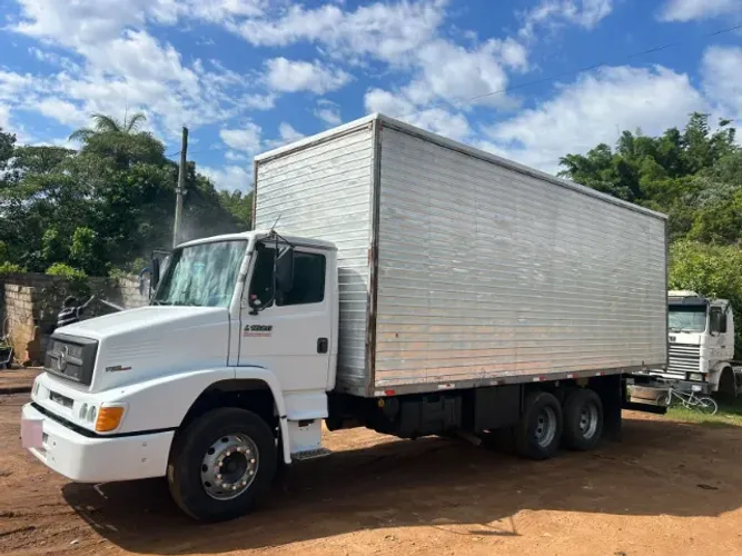 Mercedes-Benz L-1620 2010/2011 Truck Baú