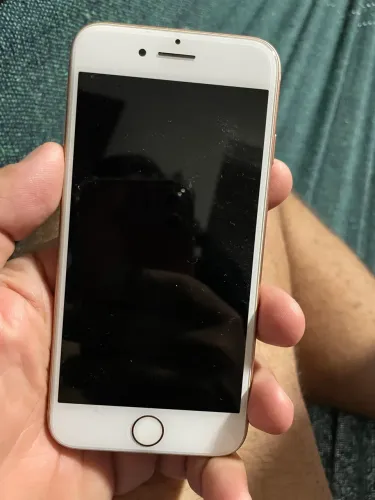 Iphone 8. Conservado. Apenas com defeito na câmera traseira.