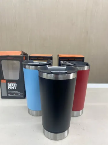Copo térmico de cerveja