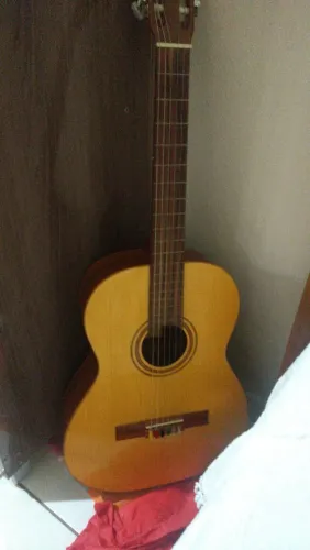 Vendo violão estudante di Giorge