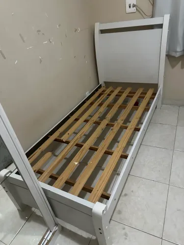 Cama de solteiro adulto