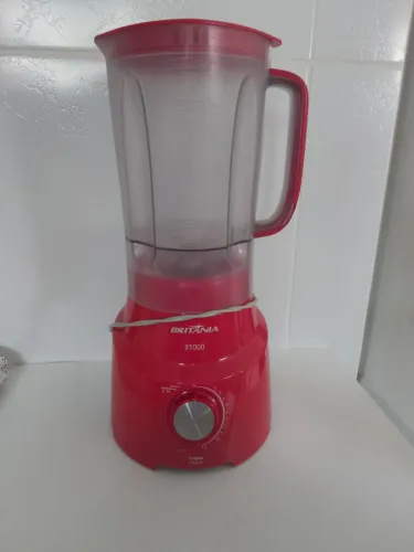 Liquidificador Britânia vermelho